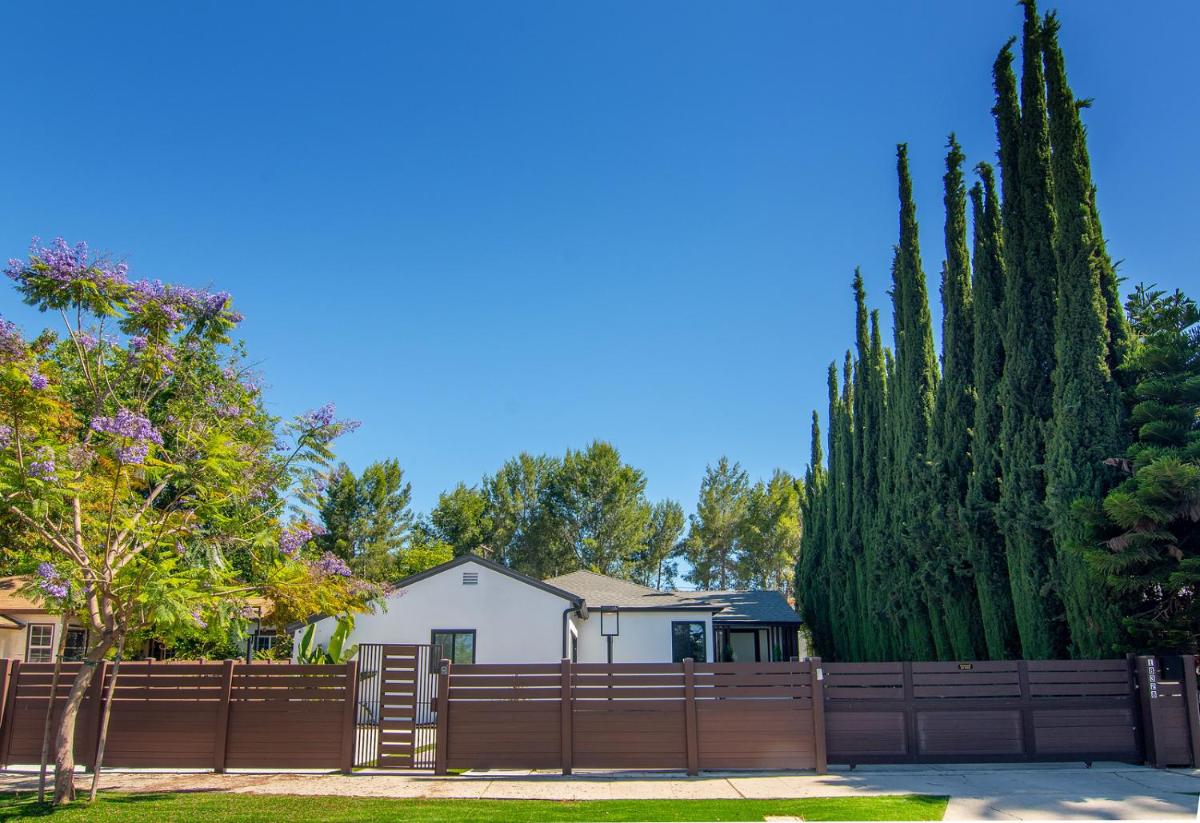 Amazing Modern Villa with Pool in Tarzana