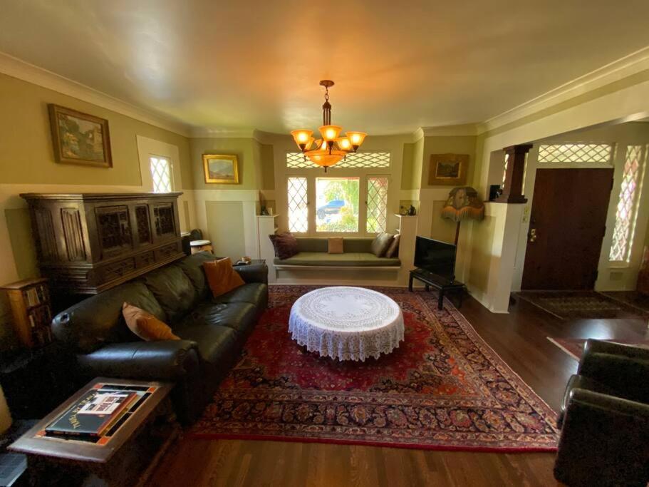 Artistic Craftsman Charm – DTLA-Pasadena-Hollywood