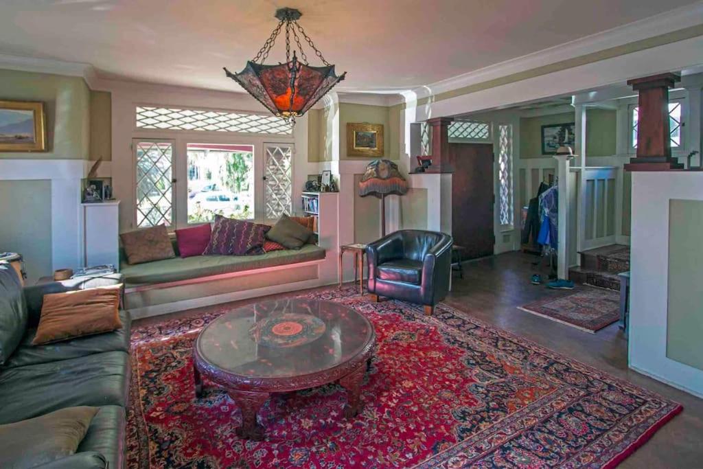 Artistic Craftsman Charm – DTLA-Pasadena-Hollywood