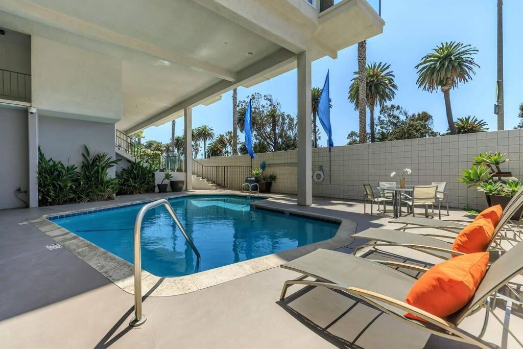 Beachfront Bliss Spacious 2BR Apt In Santa Monica