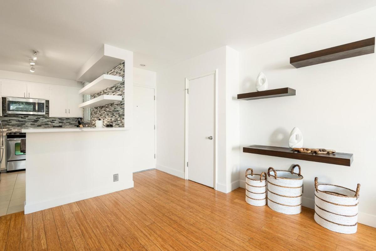 Image 5 of Beachfront Bliss Spacious 2BR Apt In Santa Monica