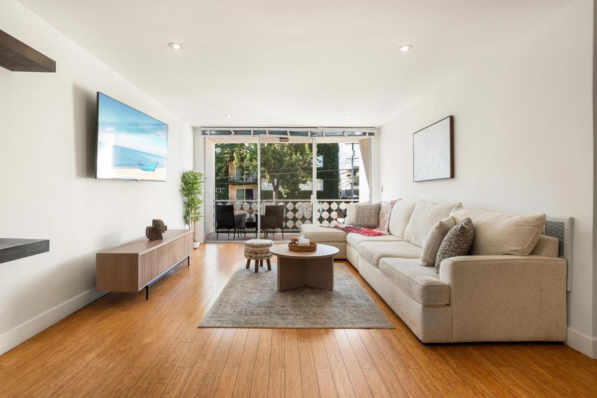 Image 3 of Beachfront Bliss Spacious 2BR Apt In Santa Monica