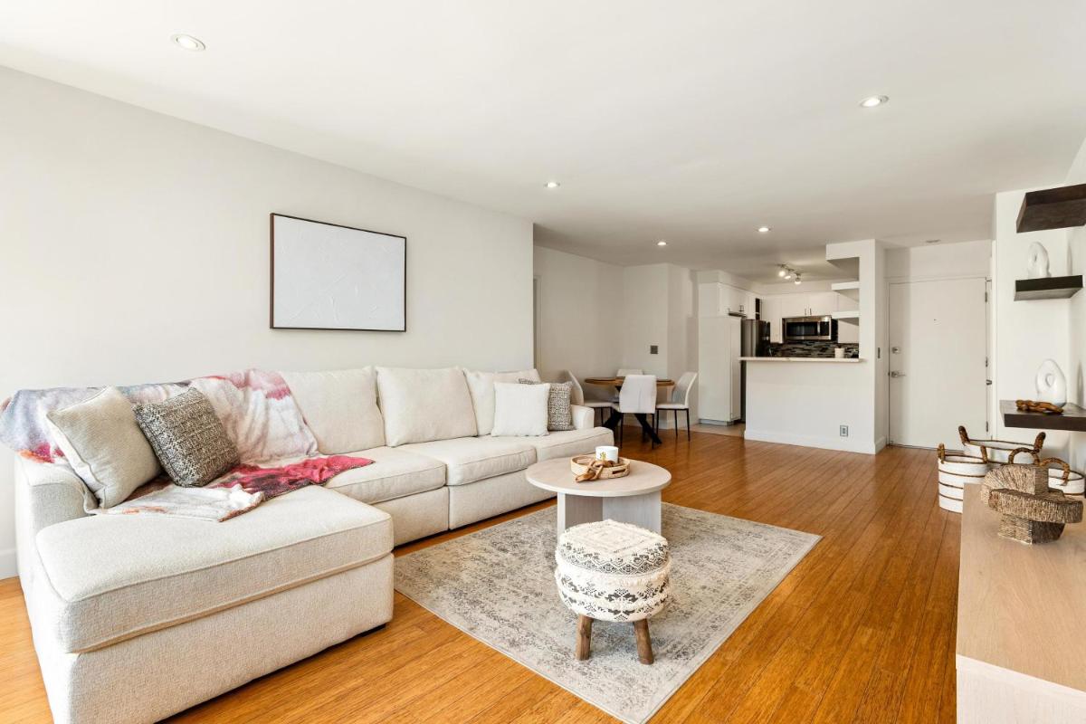 Image 2 of Beachfront Bliss Spacious 2BR Apt In Santa Monica
