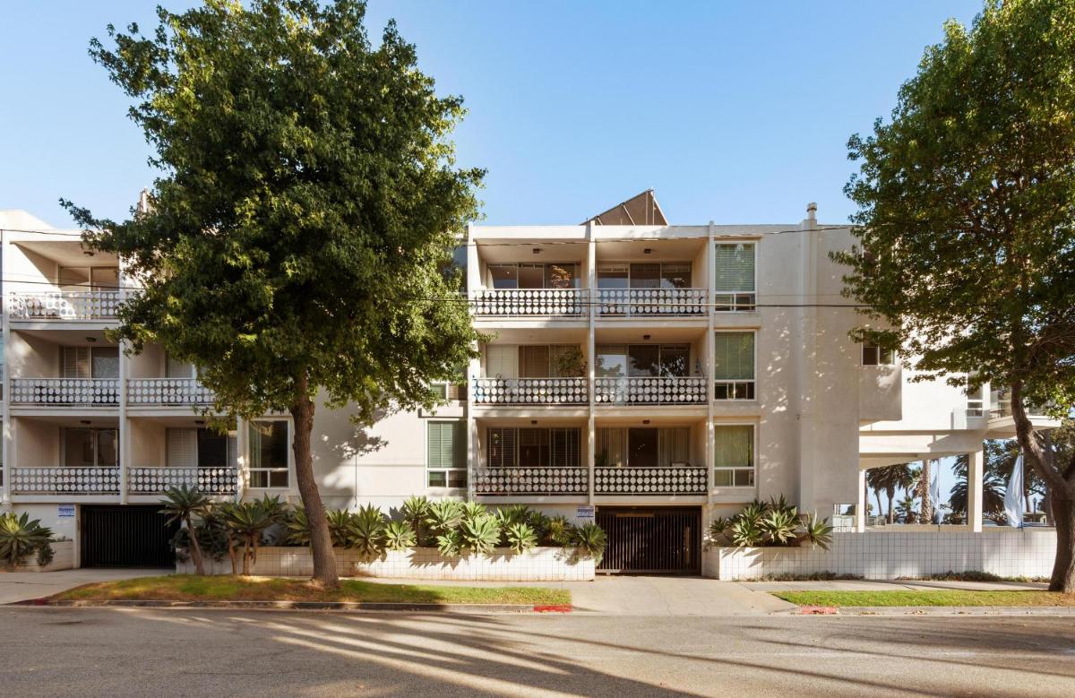 Beachfront Bliss Spacious 2BR Apt In Santa Monica