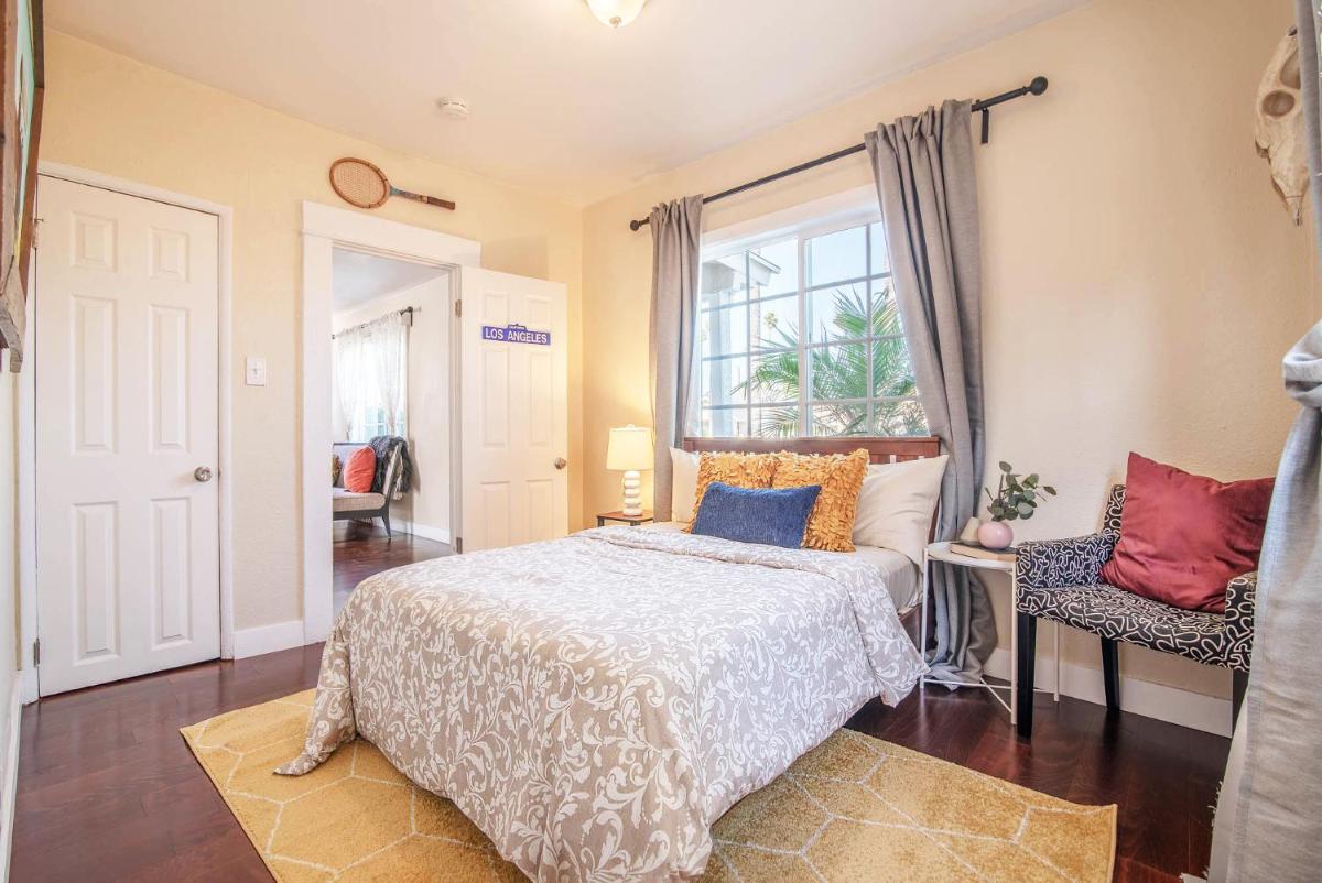 Beautifully decorated Leimert Park home close to USC and LAX