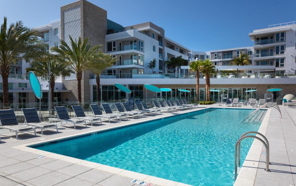 Blue Marlin 3BR Retreat With Marina View Pool