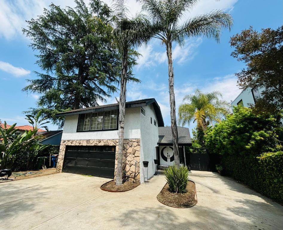 Charming Duplex Home in Sherman Oaks