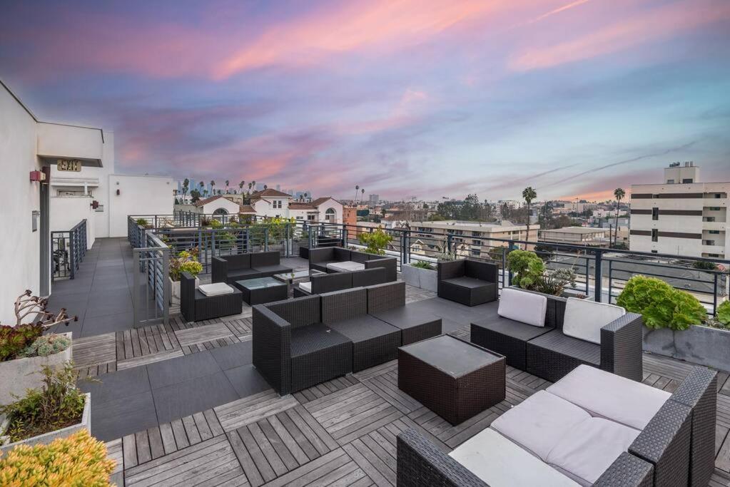 Chic and Elegant 2-Bedroom Haven w/ Roof Deck