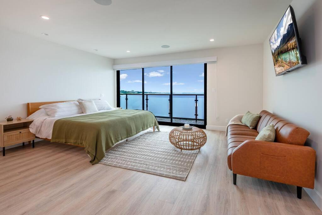 Coastal Paradise Suite Sleeps 3