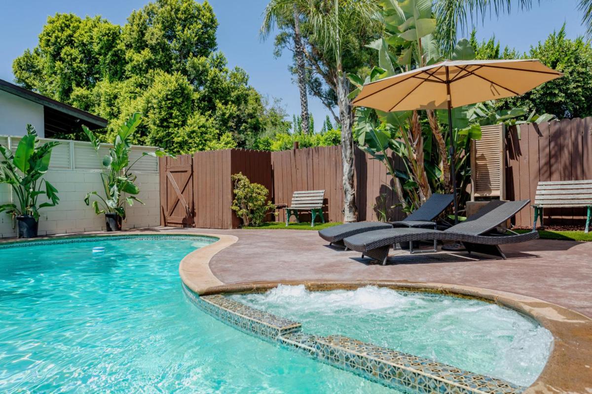 Cozy Home with Pool and Jacuzzi Minutes from Universal Studios