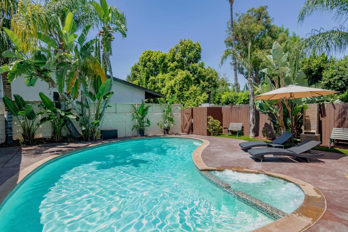 Cozy Home with Pool and Jacuzzi Minutes from Universal Studios