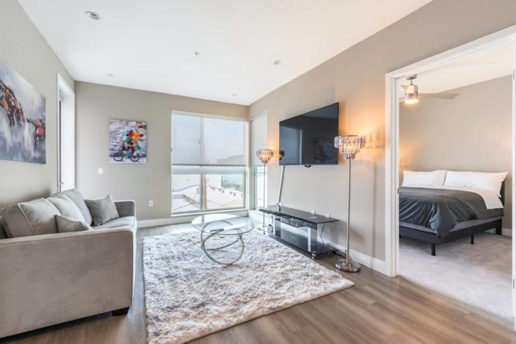 DTLA 2BR Luxury Rise