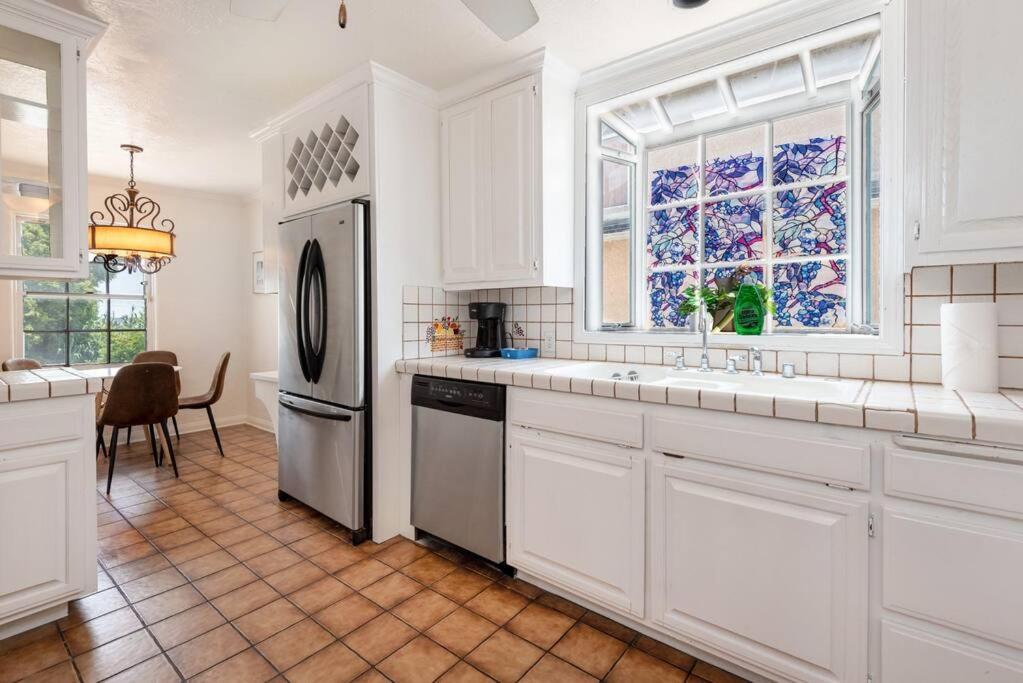 Image 3 of Exclusive 5BR House Central LA Ideal for Group