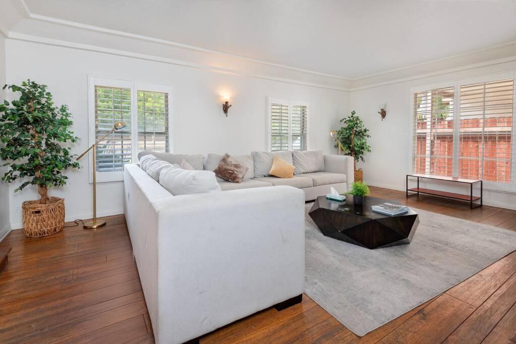 Image 6 of Exclusive 5BR House Central LA Ideal for Group