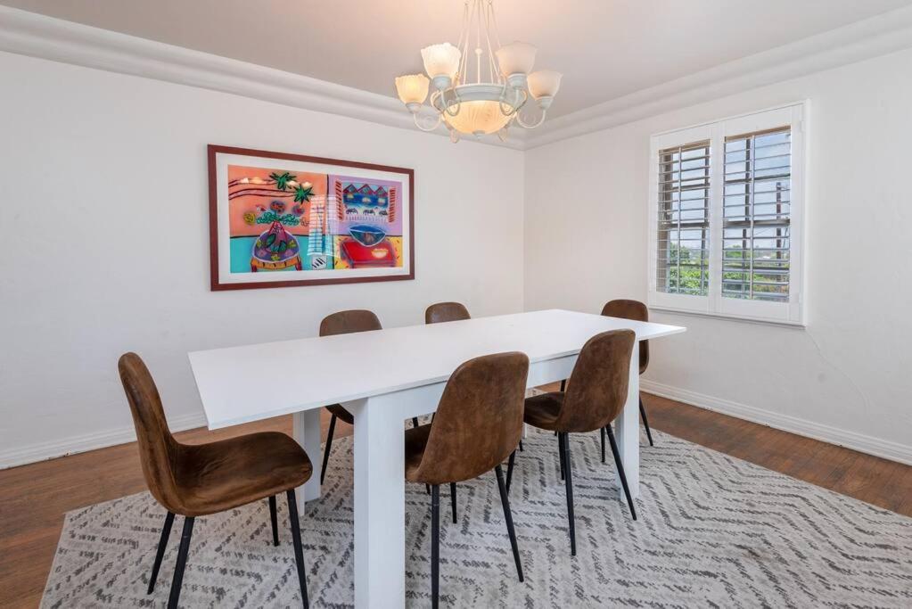 Image 4 of Exclusive 5BR House Central LA Ideal for Group