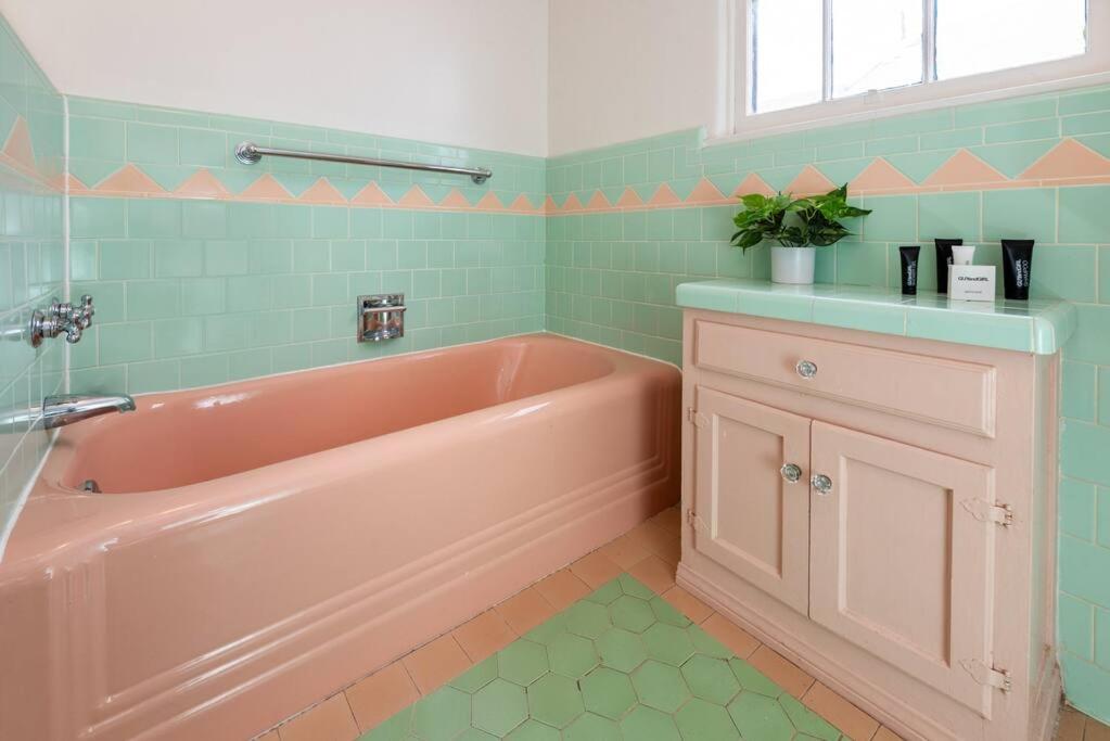 Image 5 of Exclusive 5BR House Central LA Ideal for Group
