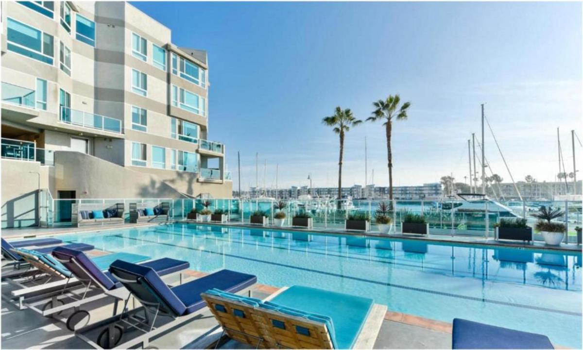 Exclusive Water View 1BR Penthouse Rooftop Pool