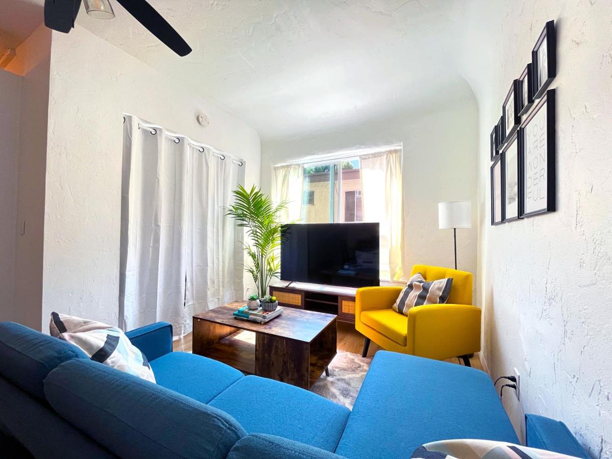 Heart of Hollywood Apartment – 2Bed 2Bath