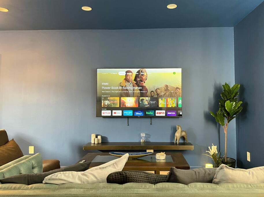 Image 5 of Hollywood Blue Habitat