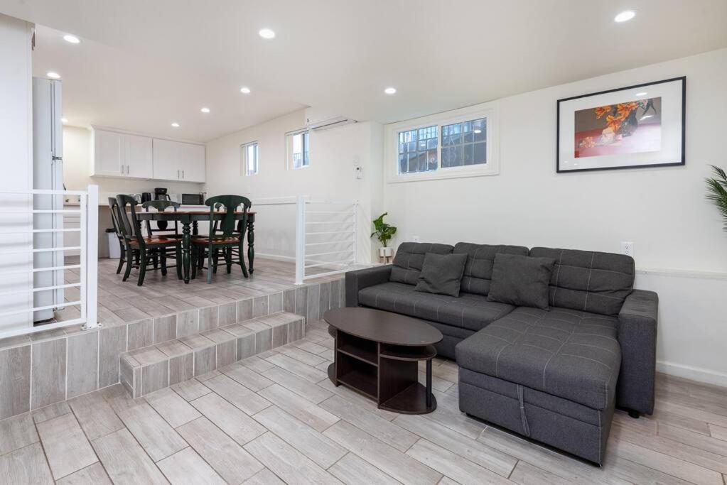 Hollywood Glamour: 2BR Home w/ Sparkling Jacuzzi