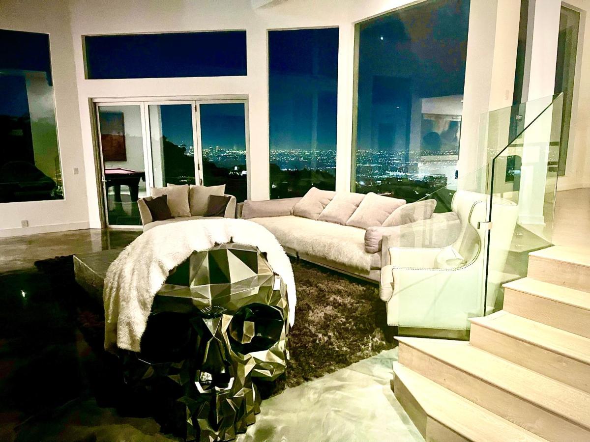 Hollywood Hills Modern Sanctuary–Jaw Dropping View