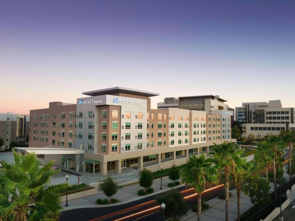 Hyatt House LA – University Medical Center