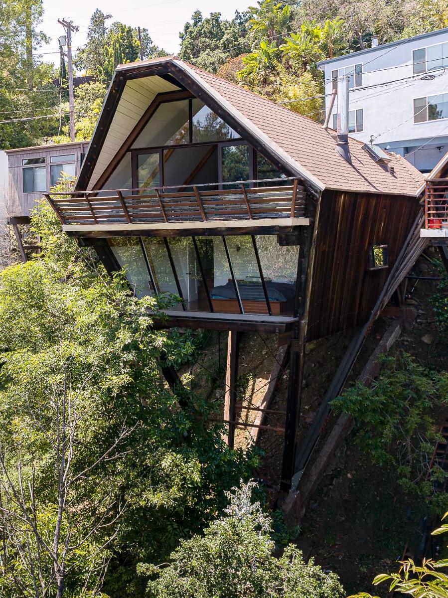 Iconic Gesner Boat House Wview Of Hollywood Sign