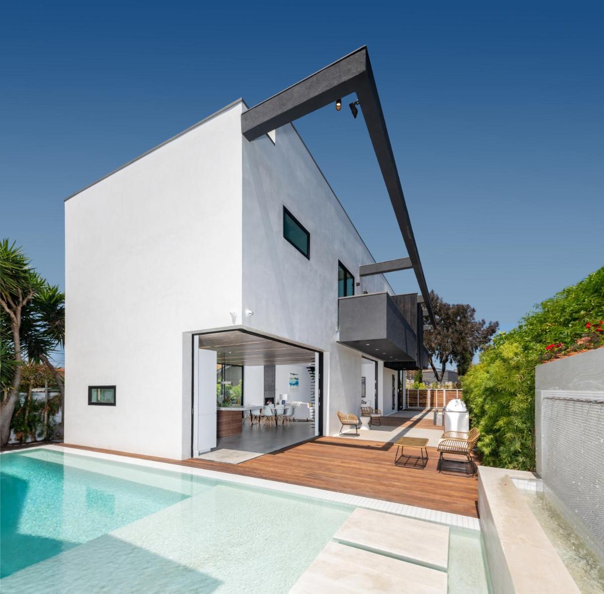 Image 4 of Luxurious Venice Oasis Home