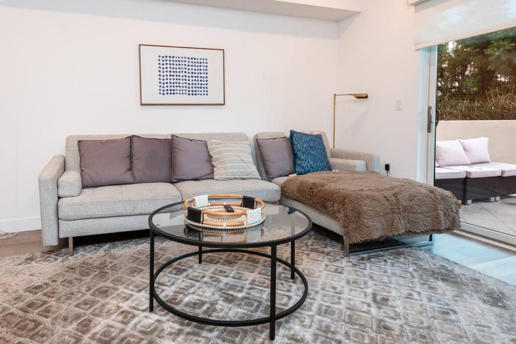 Luxury 2 Bedroom In Larchmont Sleeps 4 W. Roof Top