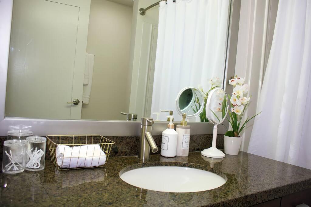 Luxury ApartStudio Marina Del Rey Pool, Gym, Parking, Jacuzzi, BBQ