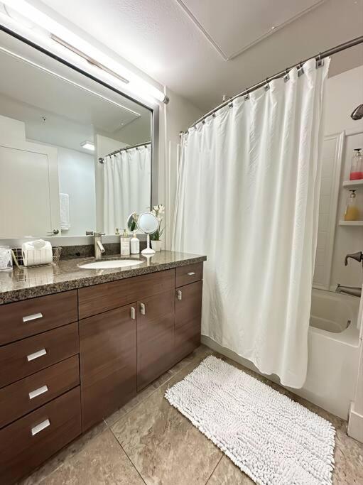 Luxury ApartStudio Marina Del Rey Pool, Gym, Parking, Jacuzzi, BBQ