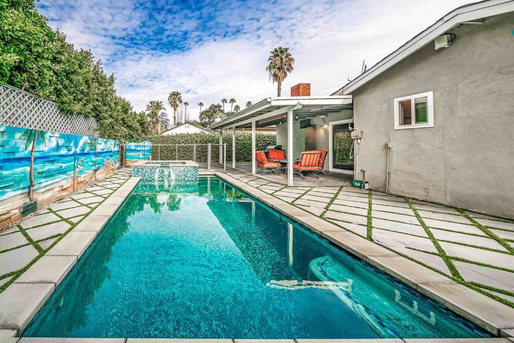 Luxury house pool & Spa 10 mins from Hollywood & Universal Studios