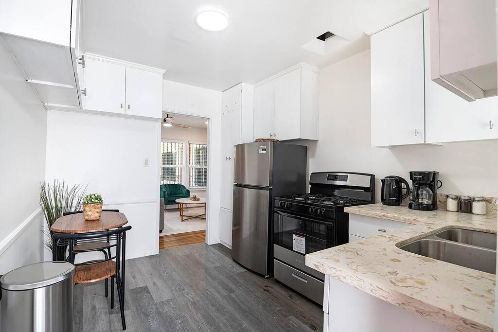 Modern 1BR Apartment Hollywood