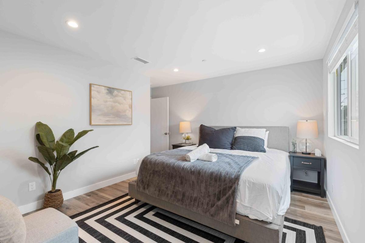 Image 7 of Modern City Comfort 4BR Apt in Prime Location