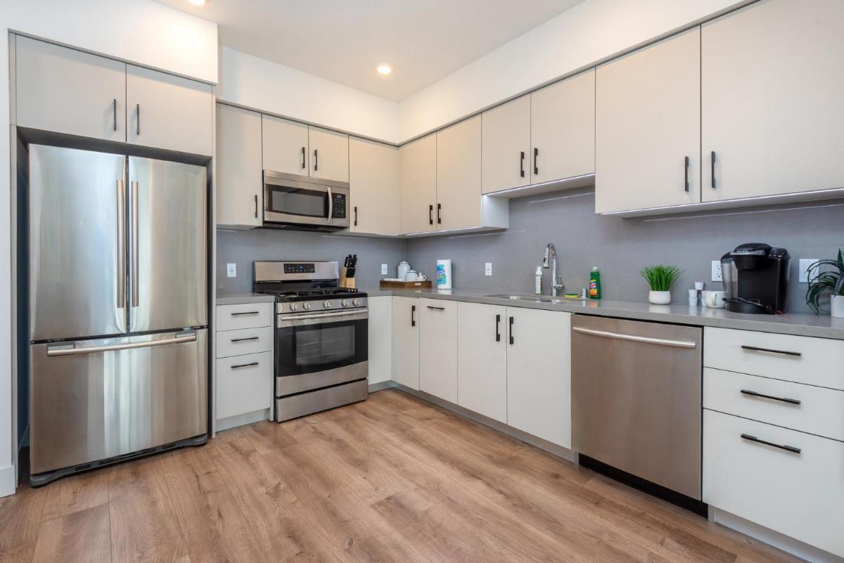 Modern Luxury 1BR Apt in K-Town with Roof Deck