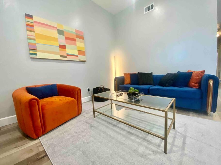 NEW Luxury Townhome Sleeps 9 Near USC/DTLA/Expo