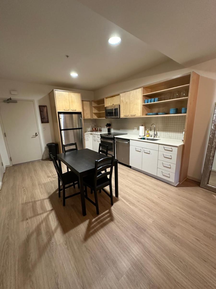 NOHO 1BR w Parking