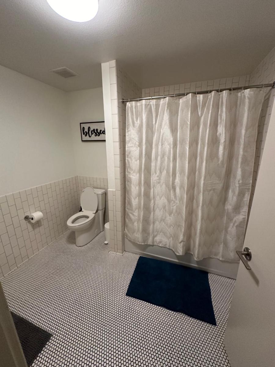 NOHO 1BR w Parking