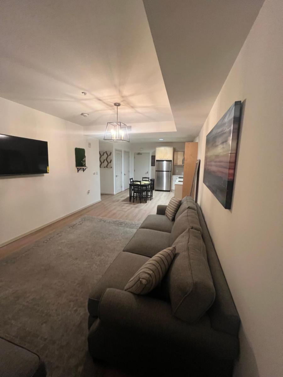 NOHO 1BR w Parking