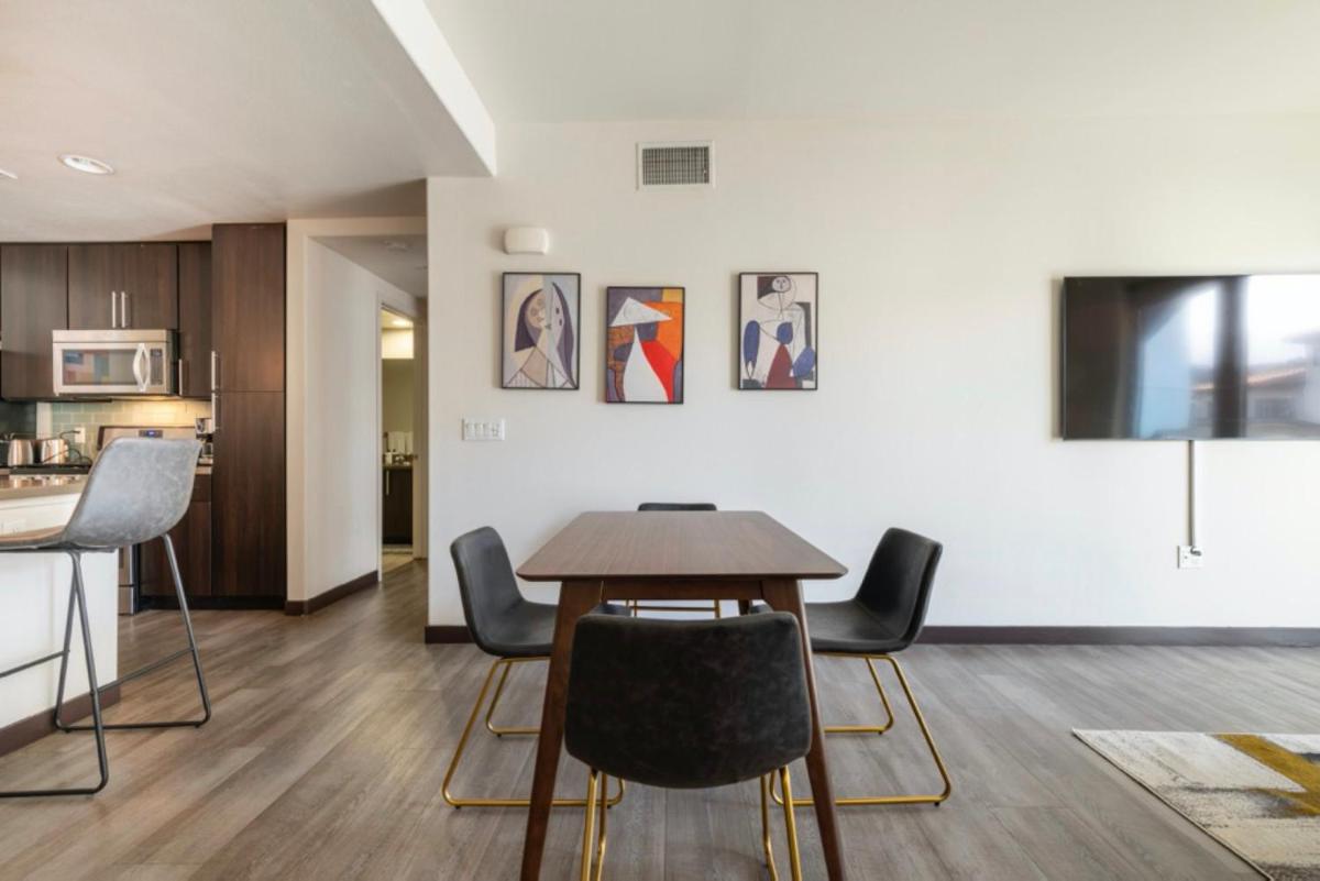 New WeHo Luxurious Apartment d