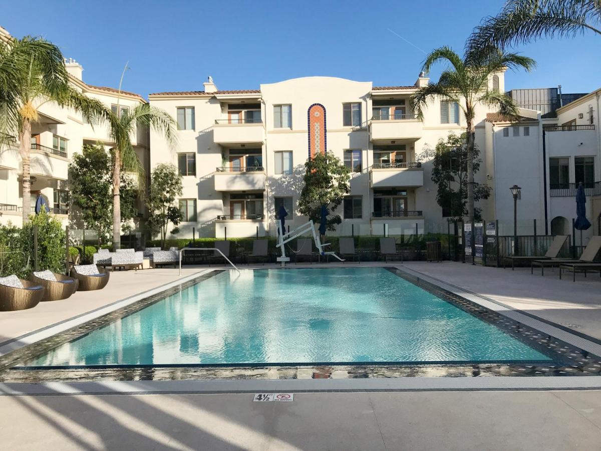 Perfect Apt near UCLA w Parking Gym Pool WIFI in Westwood B3