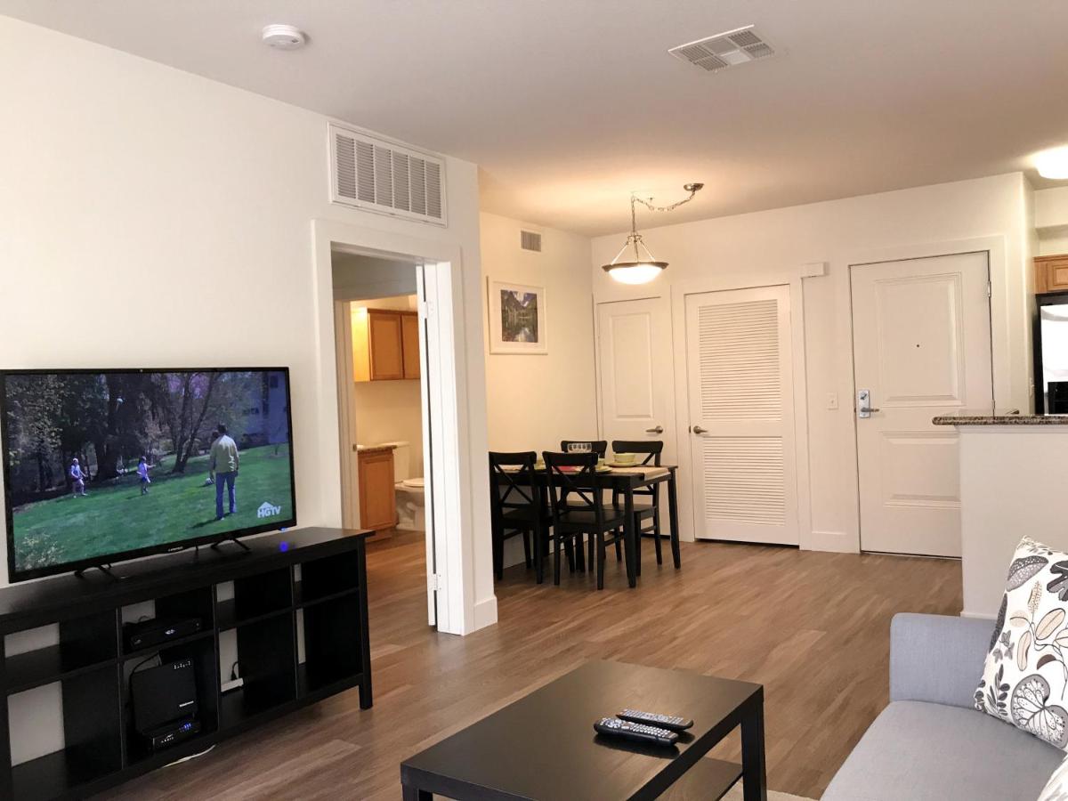 Perfect Apt near UCLA w Parking Gym Pool WIFI in Westwood B3