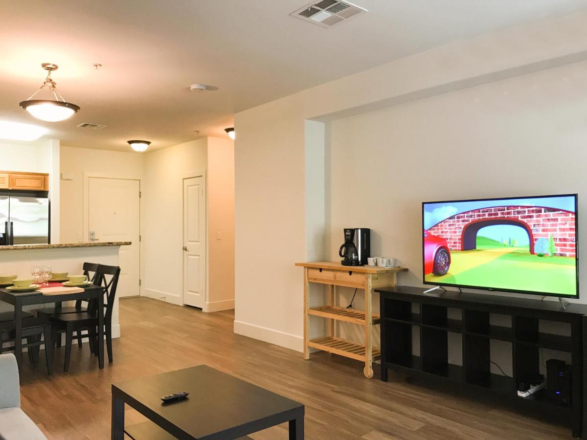 Perfect Apt near UCLA w Parking Gym Pool WIFI in Westwood B3