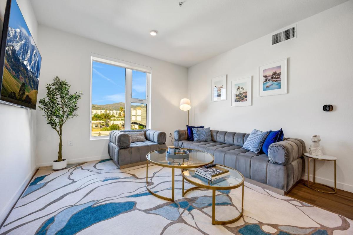 Spacious Hollywood Apartments with Pool/Gym/Free Parking