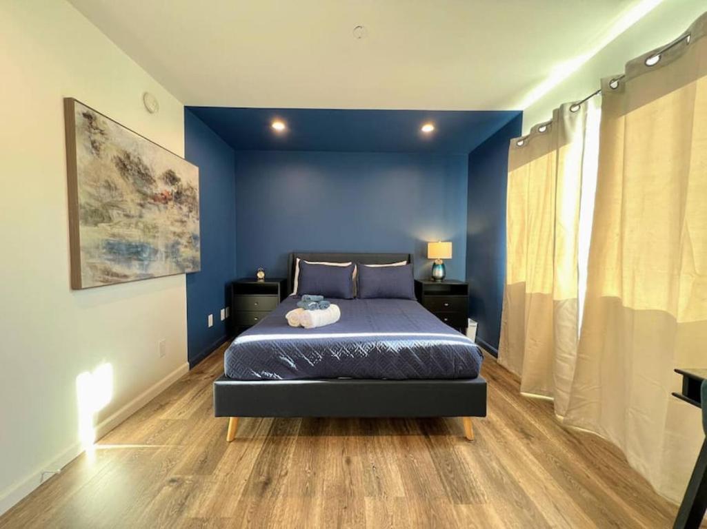 Trendy 2BR Near Hollywood Hotspots – BR9