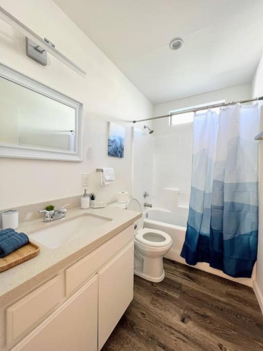 Trendy 2BR Near Hollywood Hotspots – BR9