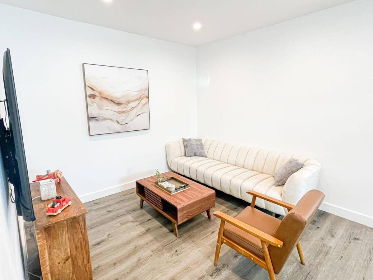 Warm and Welcoming Studio Space In Hollywood-BR16-BH