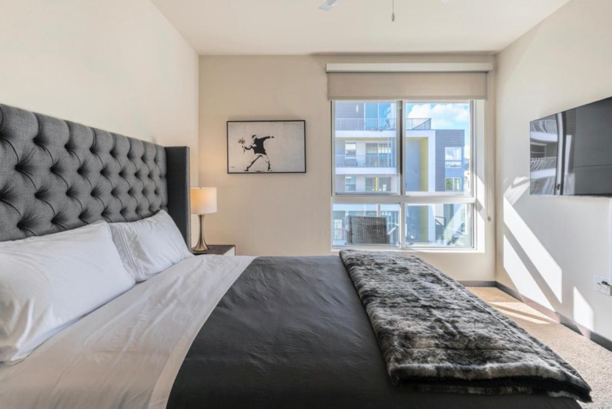 WeHo Topfloor Suite d