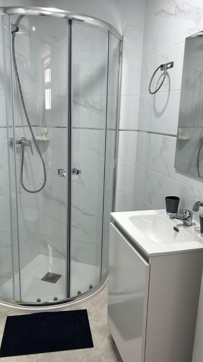 Habitación doble o compartida con baño privado en el centro de Madrid