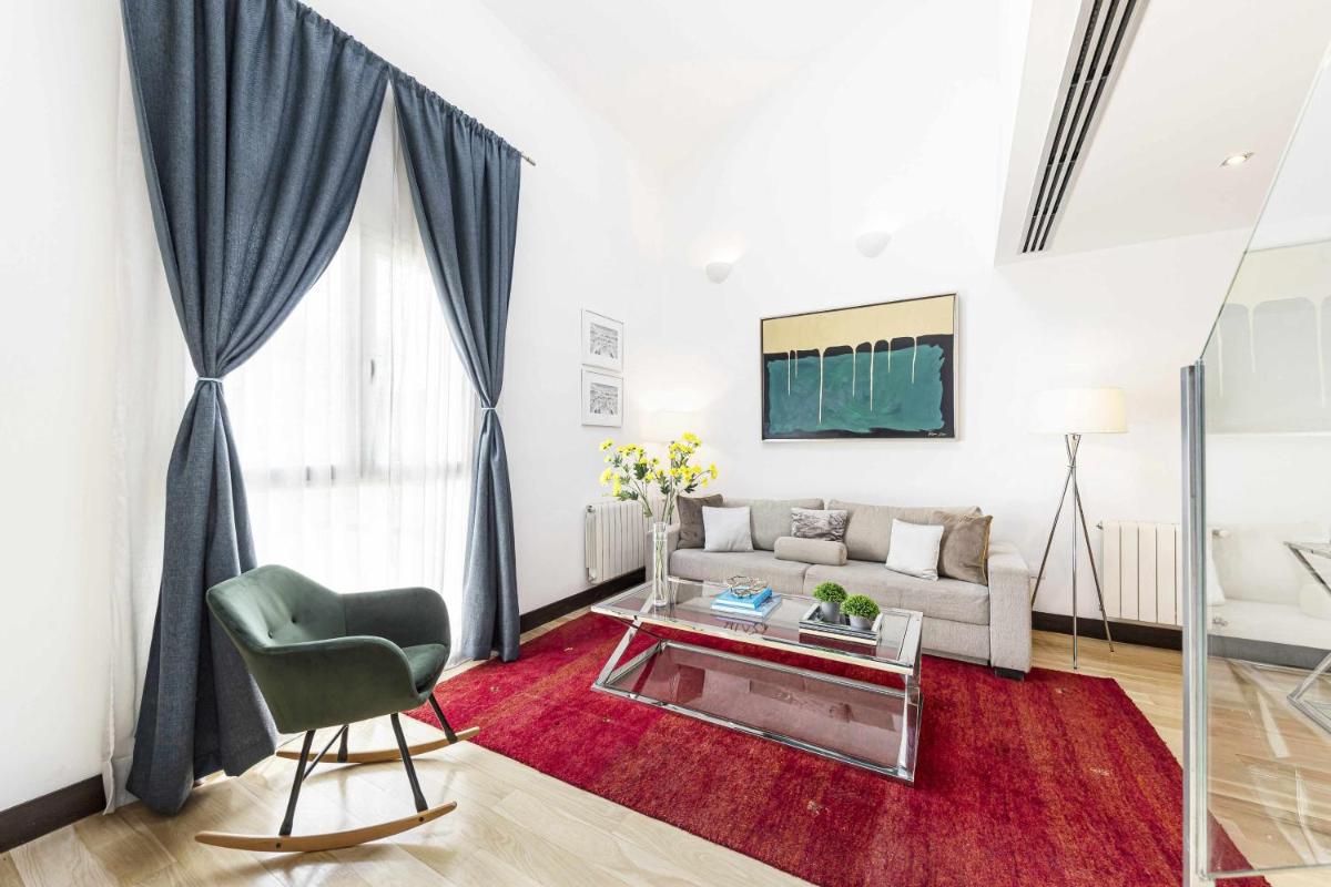 Luxury duplex close to Gran Via Colon